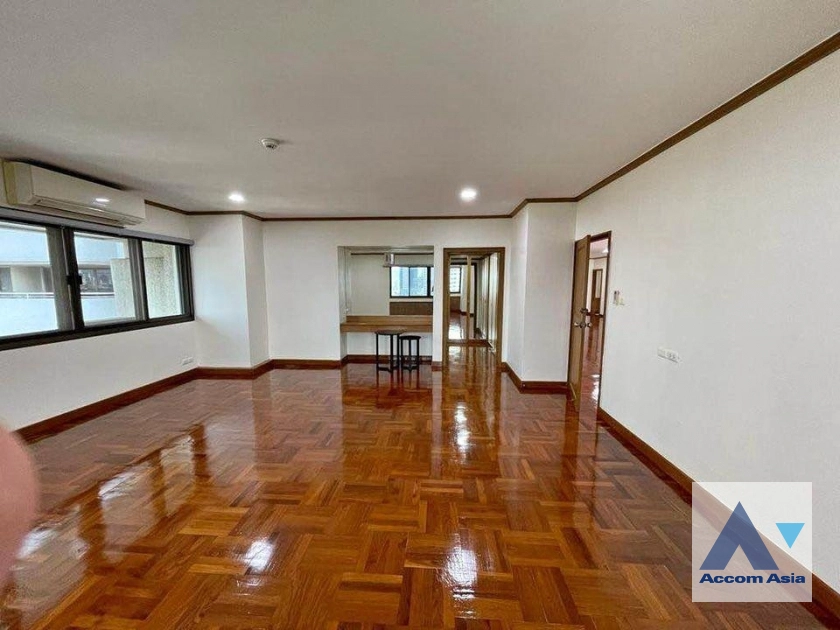  3 Bedrooms  Condominium For Rent in Sukhumvit, Bangkok  near BTS Nana (AA38881)