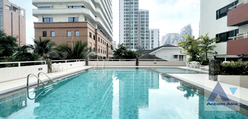  3 Bedrooms  Condominium For Sale in Sukhumvit, Bangkok  near BTS Asok - MRT Sukhumvit (AA38901)