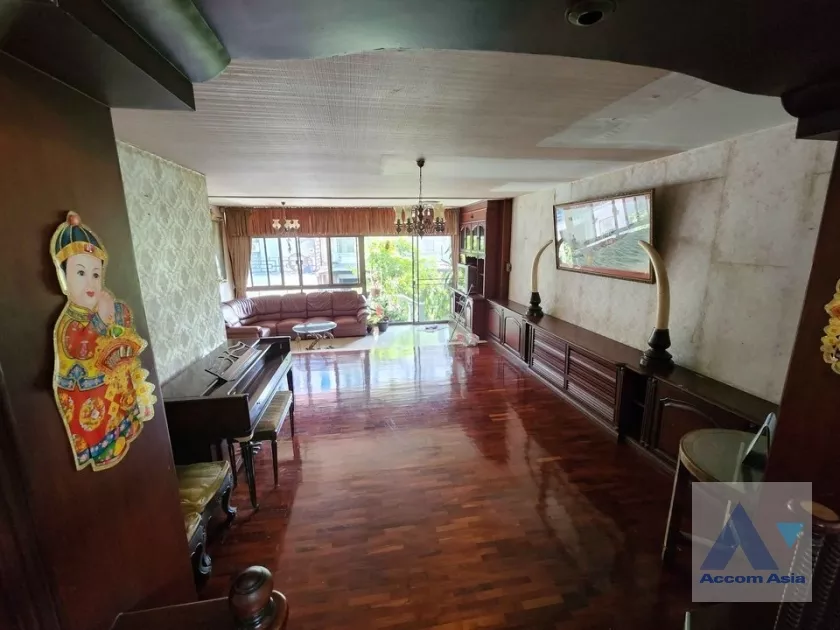  1  4 br House For Rent in Sukhumvit ,Bangkok BTS Phrom Phong AA38903