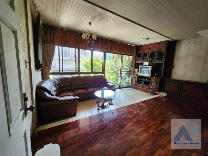  1  4 br House For Rent in Sukhumvit ,Bangkok BTS Phrom Phong AA38903