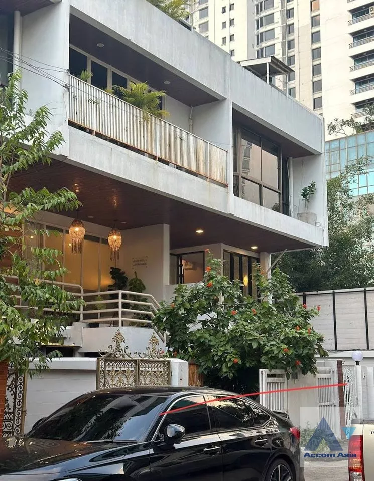  2  4 br House For Rent in Sukhumvit ,Bangkok BTS Phrom Phong AA38903