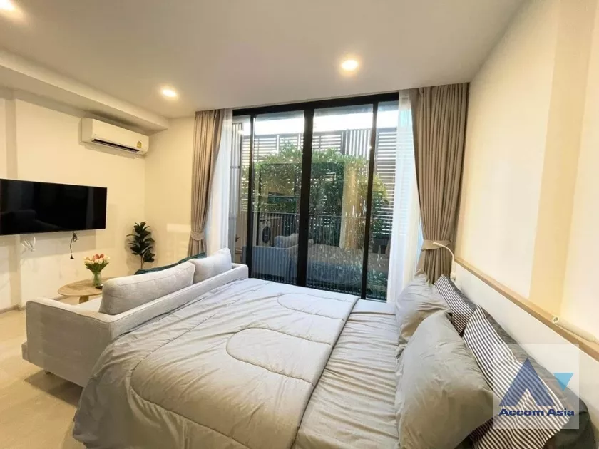  1 Bedroom  Condominium For Rent in Sukhumvit, Bangkok  near BTS Ekkamai (AA38915)