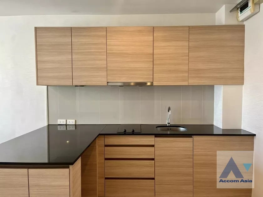  1 Bedroom  Condominium For Sale in Sukhumvit, Bangkok  near BTS Thong Lo (AA38918)