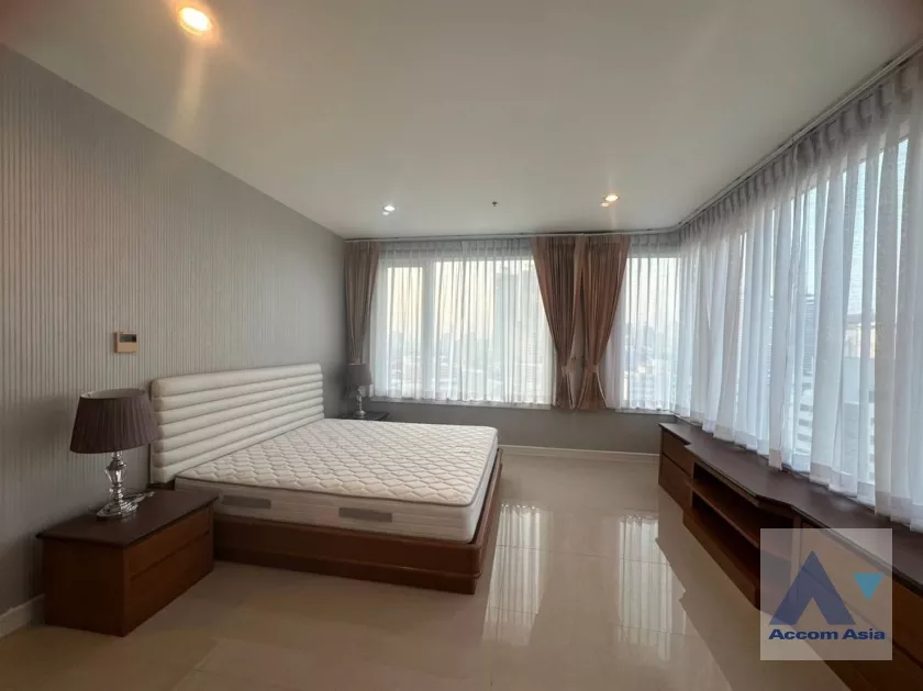  3 Bedrooms  Condominium For Rent in Sukhumvit, Bangkok  near BTS Phrom Phong (AA38921)