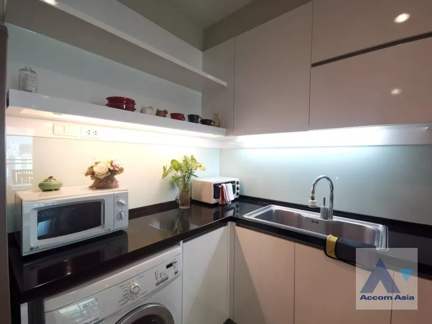  1 Bedroom  Condominium For Rent in Sukhumvit, Bangkok  near BTS Phrom Phong (AA38929)