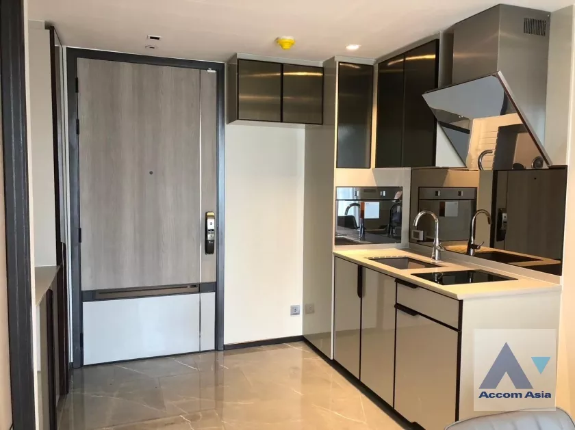  1 Bedroom  Condominium For Rent in Sukhumvit, Bangkok  near BTS Ekkamai (AA38944)