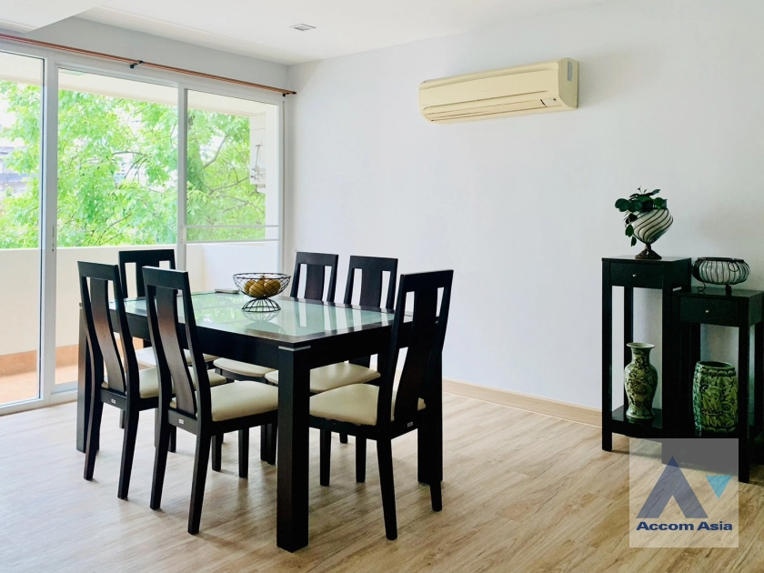  2 Bedrooms  Condominium For Sale in Sukhumvit, Bangkok  near BTS Phrom Phong (AA38959)