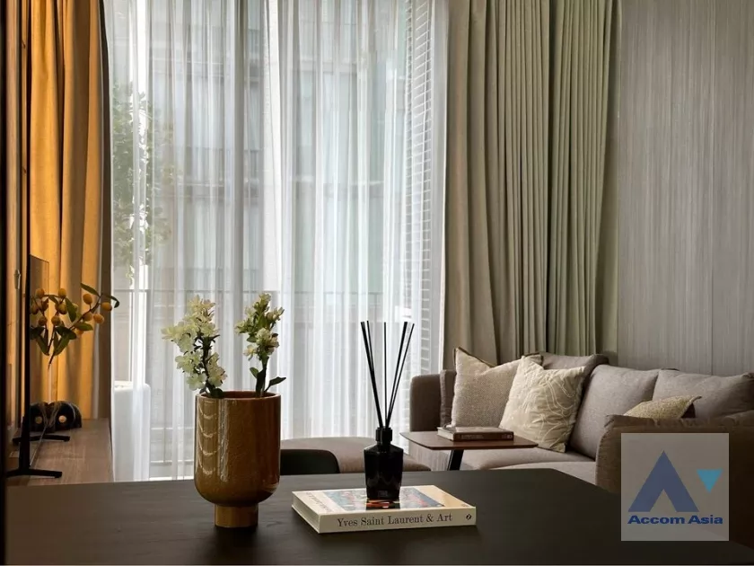  1 Bedroom  Condominium For Rent in Ploenchit, Bangkok  near BTS Chitlom (AA38978)