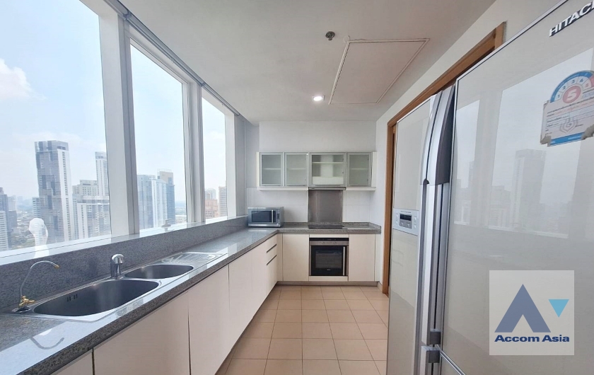 Lake View, Big Balcony |  3 Bedrooms  Condominium For Rent in Sukhumvit, Bangkok  near BTS Asok - MRT Sukhumvit (AA38990)