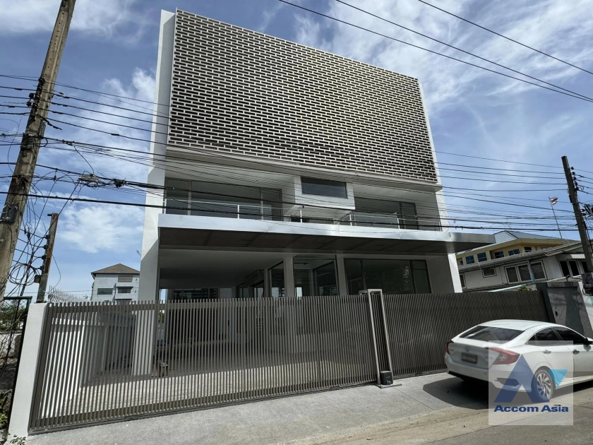 Home Office |  House For Rent & Sale in Bang Na, Bangkok  near BTS Udomsuk (AA38994)