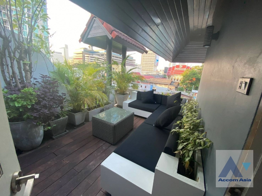  3 Bedrooms  Townhouse For Sale in Sukhumvit, Bangkok  near BTS Phrom Phong (AA38996)