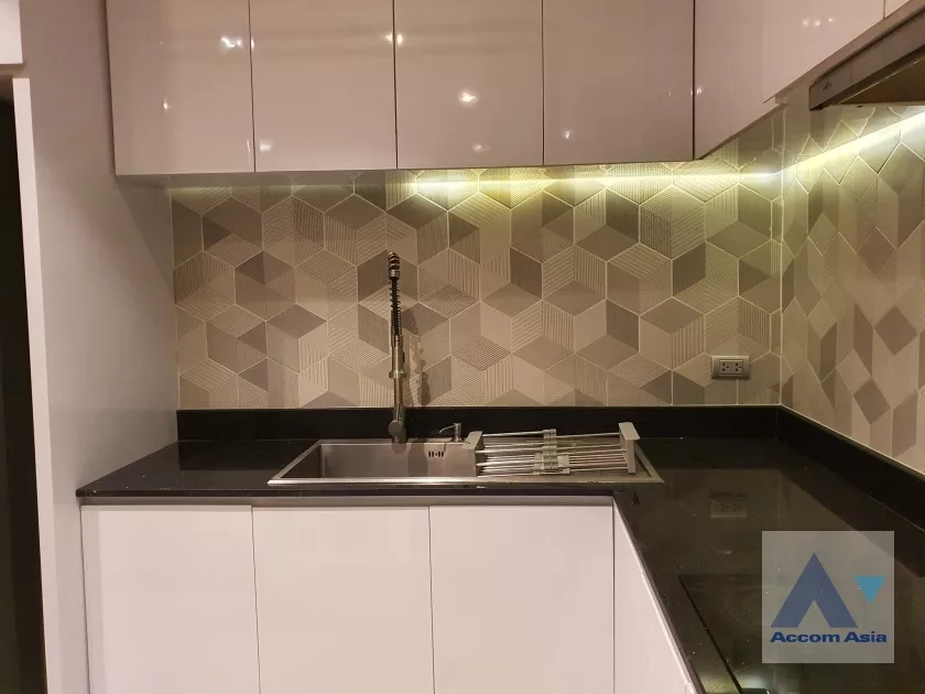  2 Bedrooms  Condominium For Rent in Sukhumvit, Bangkok  near BTS Nana (AA38998)