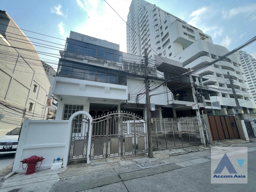  2  House for rent and sale in Sukhumvit ,Bangkok BTS Asok AA39001