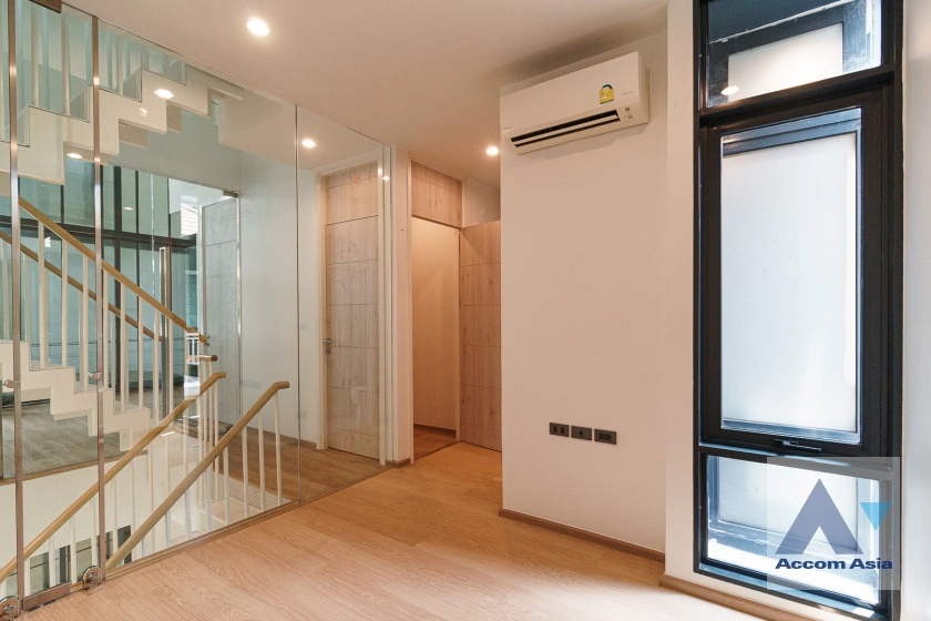 19  3 br Townhouse For Sale in Sukhumvit ,Bangkok BTS Bang Chak at Luxury Style in Prime Location AA39008