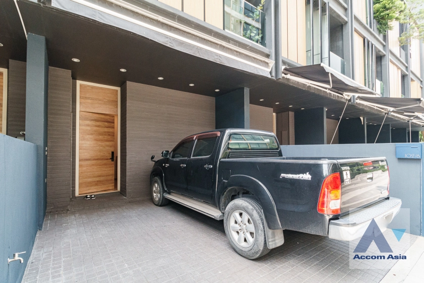 4  3 br Townhouse For Sale in Sukhumvit ,Bangkok BTS Bang Chak at Luxury Style in Prime Location AA39008