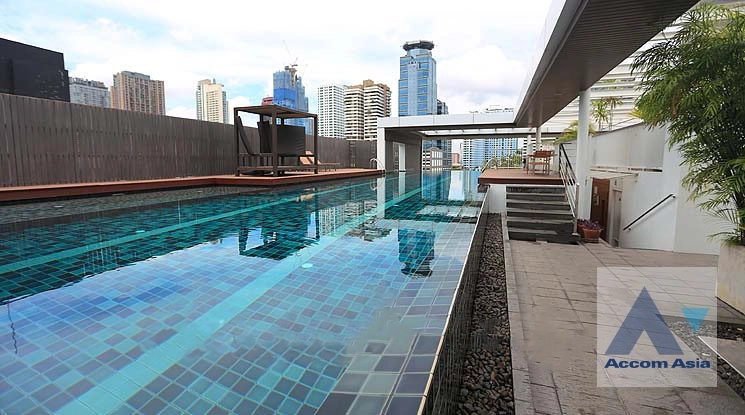  2 Bedrooms  Condominium For Sale in Sukhumvit, Bangkok  near BTS Asok - MRT Sukhumvit (AA39010)