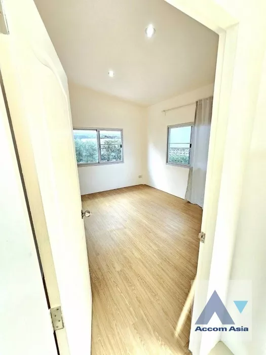 7  3 br House For Rent in Lat Phrao ,Bangkok  AA39011