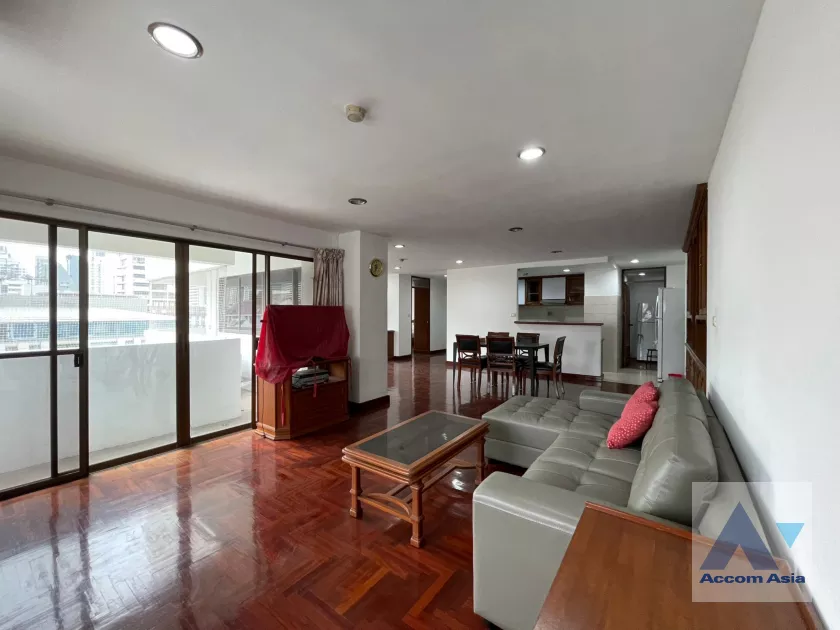 2 Bedrooms Condominium for Rent in Sukhumvit, Bangkok near BTS Asok - MRT Sukhumvit at Ruamjai Heights