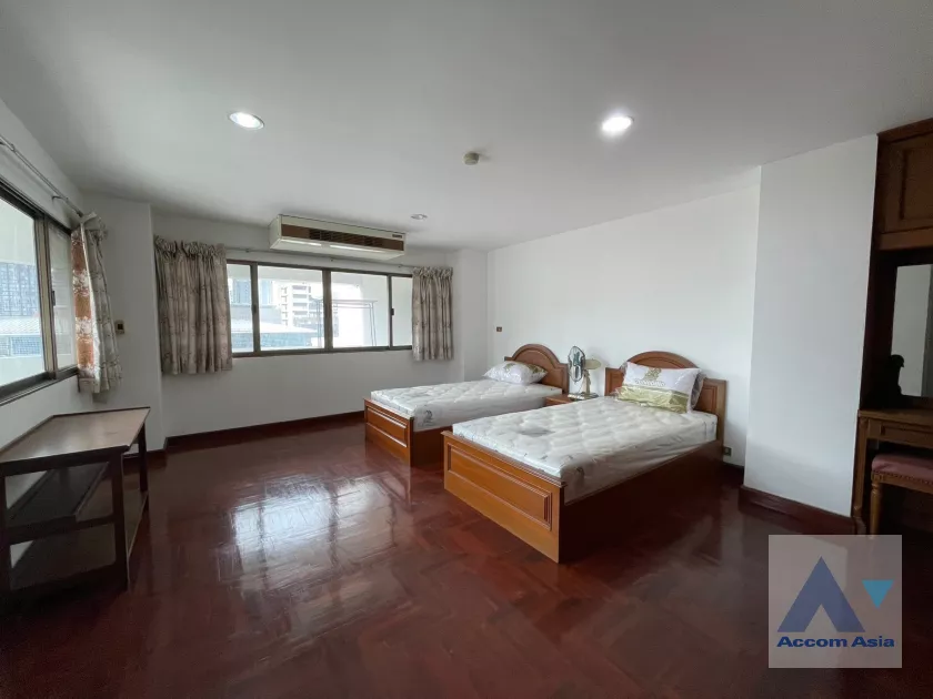 2 Bedrooms Condominium for Rent in Sukhumvit, Bangkok near BTS Asok - MRT Sukhumvit at Ruamjai Heights