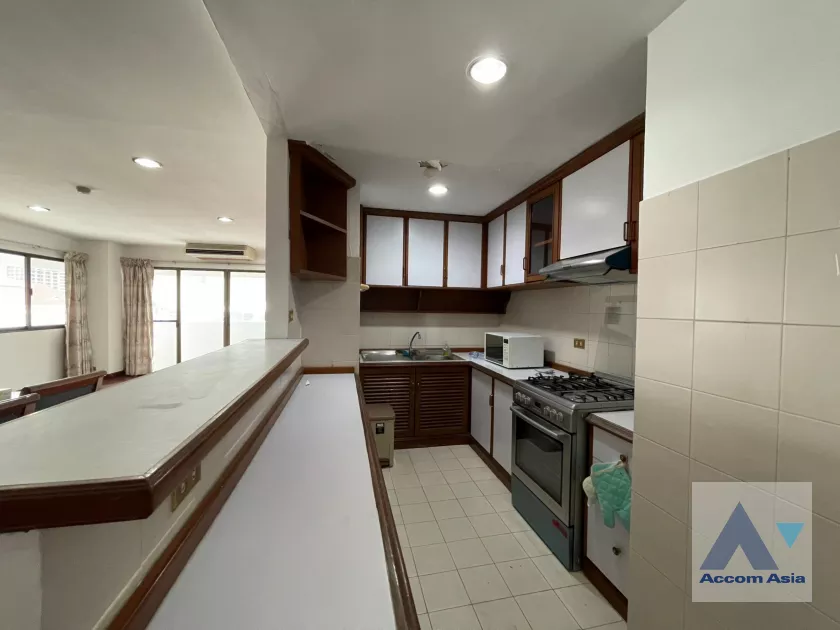 2 Bedrooms Condominium for Rent in Sukhumvit, Bangkok near BTS Asok - MRT Sukhumvit at Ruamjai Heights