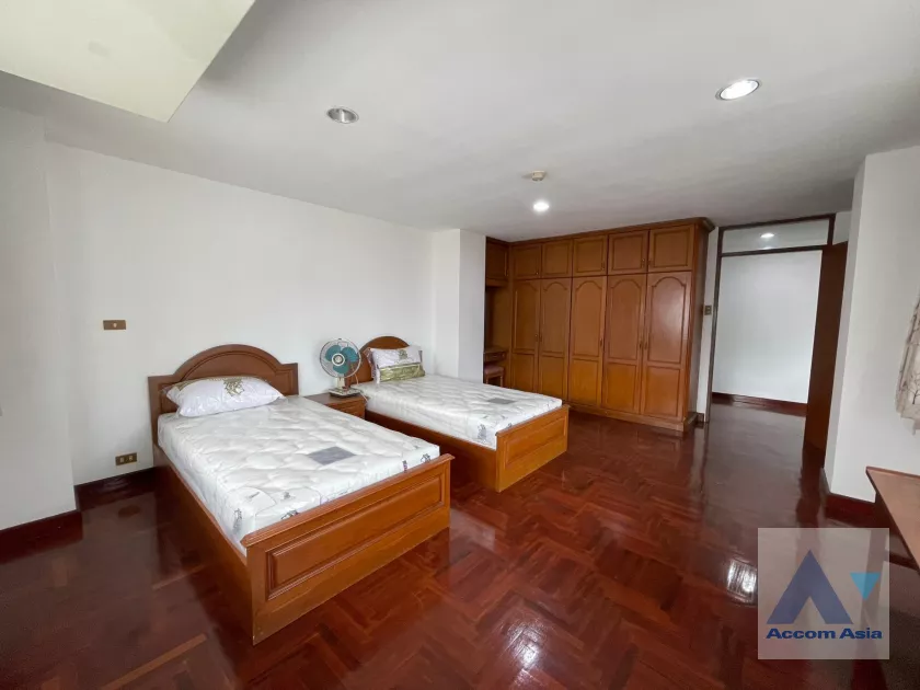 2 Bedrooms Condominium for Rent in Sukhumvit, Bangkok near BTS Asok - MRT Sukhumvit at Ruamjai Heights