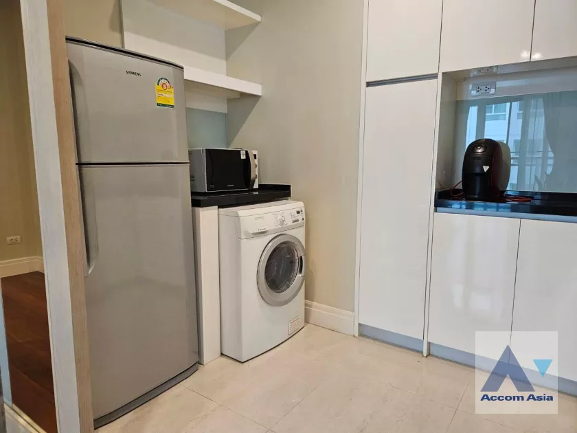  1 Bedroom  Condominium For Rent in Sukhumvit, Bangkok  near BTS Phrom Phong (AA39037)