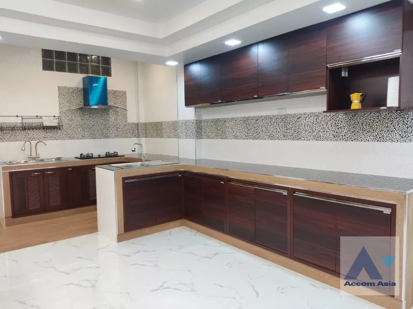 5  2 br Townhouse For Sale in bangna ,Bangkok BTS Udomsuk AA39049