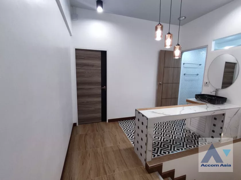 14  2 br Townhouse For Sale in bangna ,Bangkok BTS Udomsuk AA39049