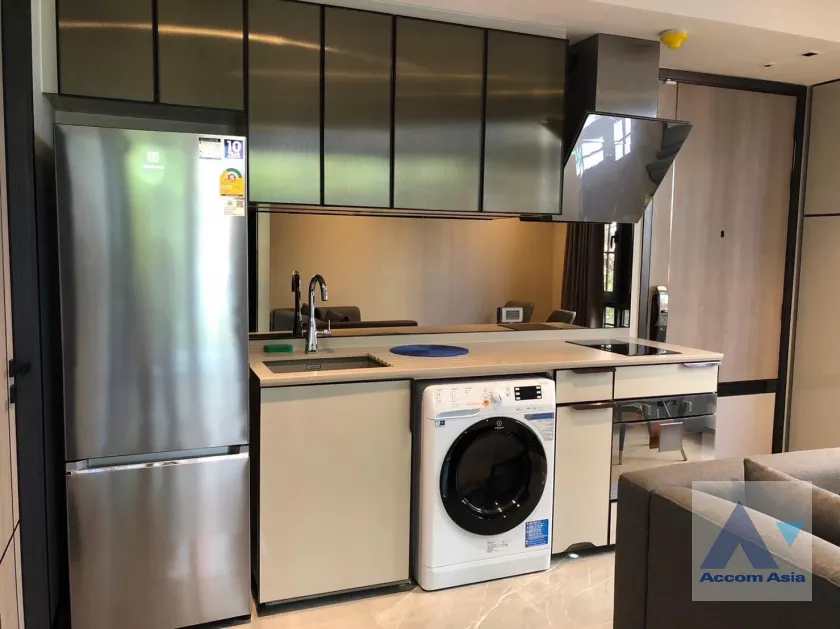  1 Bedroom  Condominium For Rent in Sukhumvit, Bangkok  near BTS Ekkamai (AA39071)