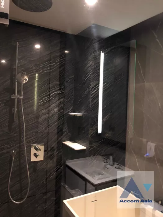  1 Bedroom  Condominium For Rent in Sukhumvit, Bangkok  near BTS Ekkamai (AA39071)