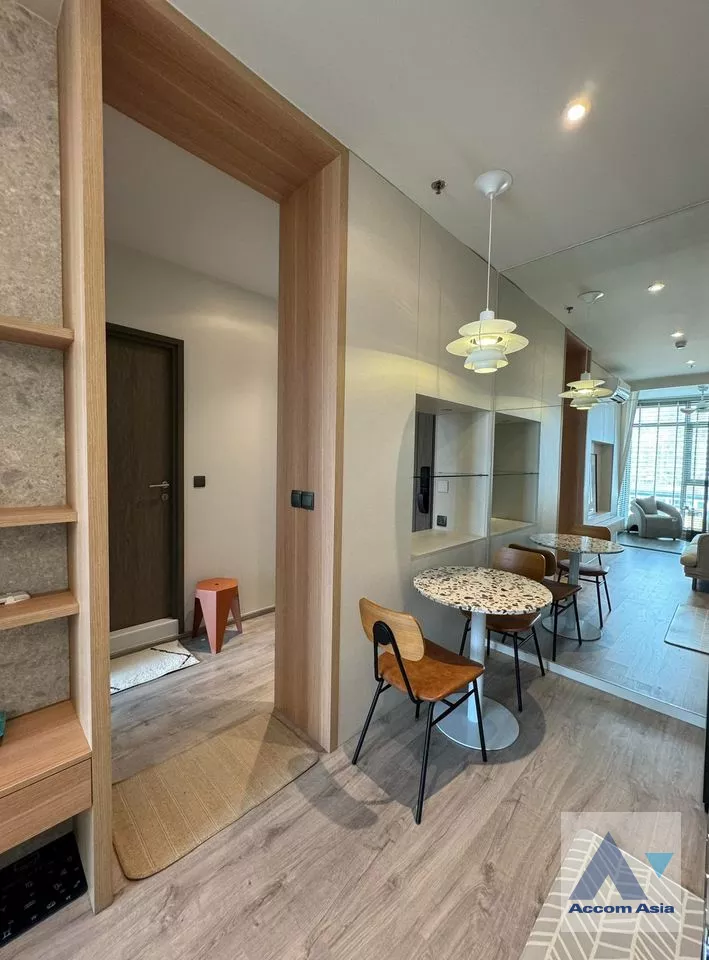  1 Bedroom  Condominium For Rent in Sukhumvit, Bangkok  near BTS Ekkamai (AA39111)