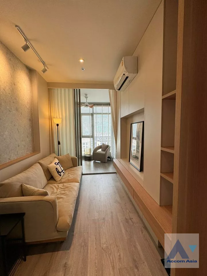  1 Bedroom  Condominium For Rent in Sukhumvit, Bangkok  near BTS Ekkamai (AA39111)