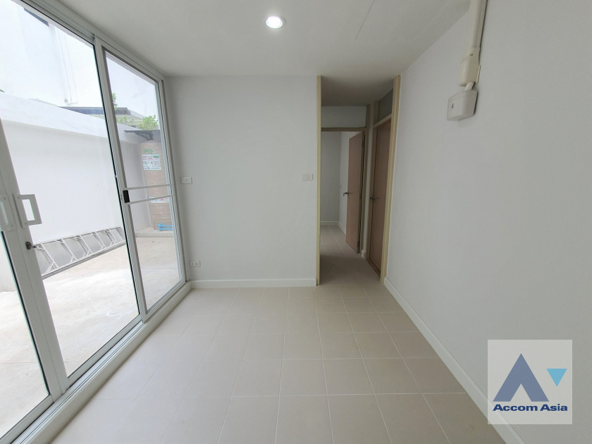 4  Townhouse for rent and sale in phaholyothin ,Bangkok BTS Ari AA39129