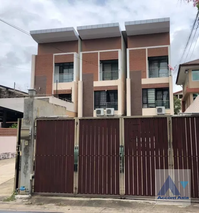  2  4 br Townhouse For Rent in Phaholyothin ,Bangkok BTS Sanam Pao AA39134