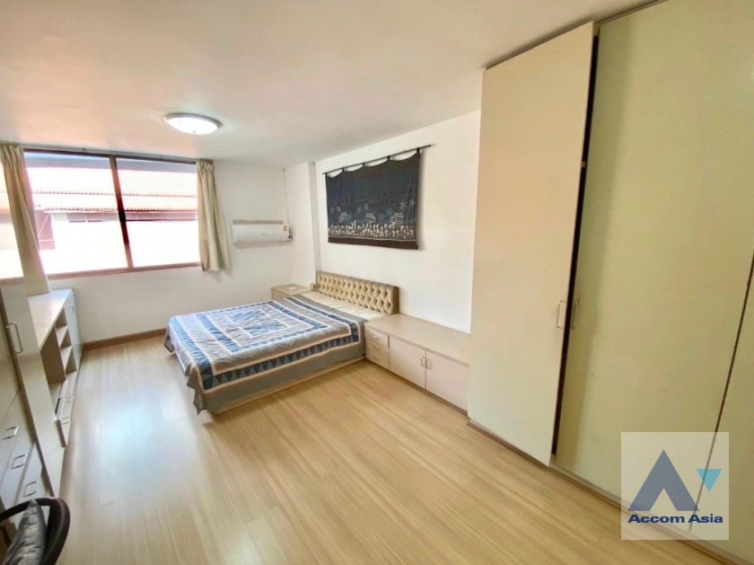  2 Bedrooms  Condominium For Sale in Sukhumvit, Bangkok  near BTS Phrom Phong (AA39138)