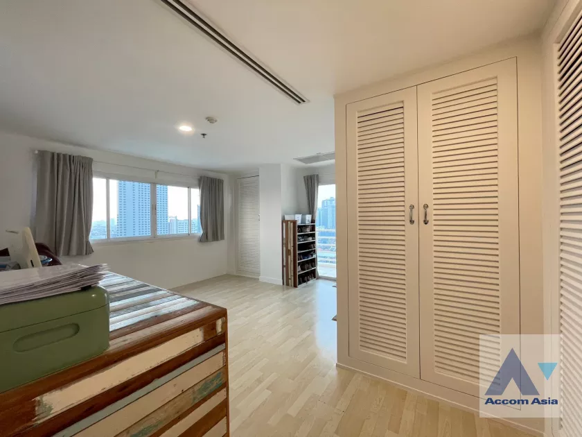 7  2 br Condominium For Sale in Ratchadapisek ,Bangkok MRT Huai Khwang at The City Living Ratchada AA39142