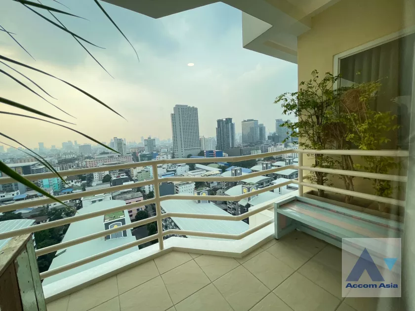 6  2 br Condominium For Sale in Ratchadapisek ,Bangkok MRT Huai Khwang at The City Living Ratchada AA39142