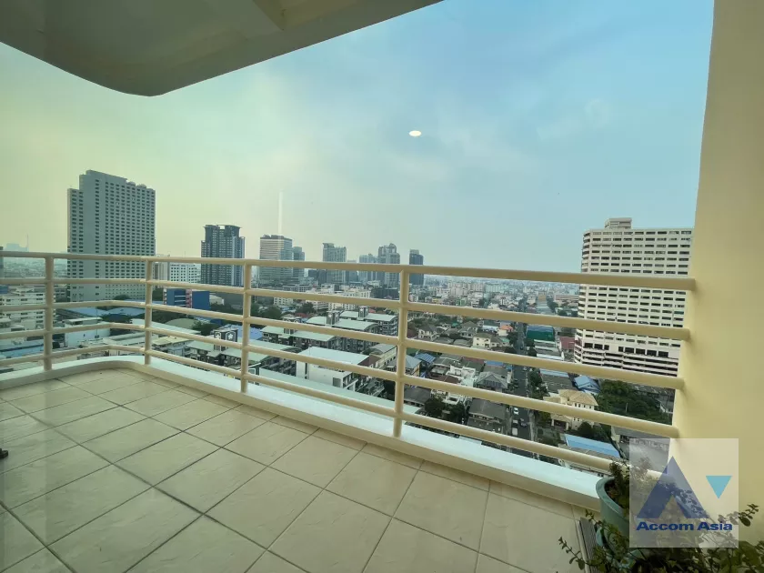 10  2 br Condominium For Sale in Ratchadapisek ,Bangkok MRT Huai Khwang at The City Living Ratchada AA39142