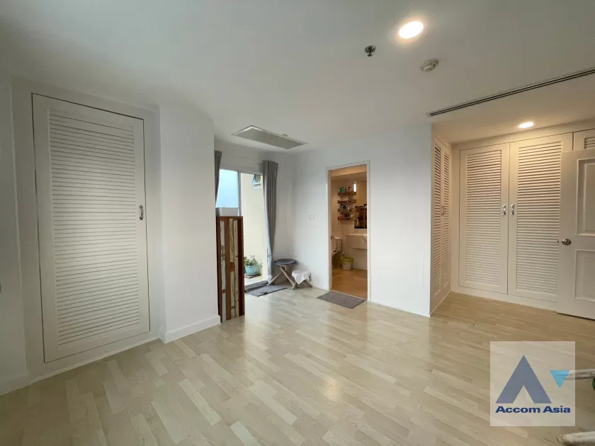 8  2 br Condominium For Sale in Ratchadapisek ,Bangkok MRT Huai Khwang at The City Living Ratchada AA39142