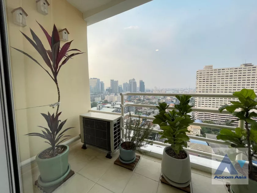 15  2 br Condominium For Sale in Ratchadapisek ,Bangkok MRT Huai Khwang at The City Living Ratchada AA39142