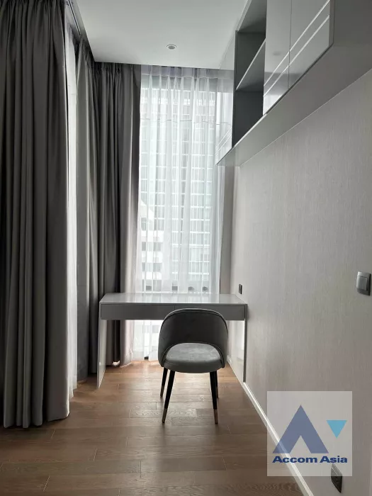 Fully Furnished |  1 Bedroom  Condominium For Rent in Ploenchit, Bangkok  near BTS Ploenchit (AA39148)