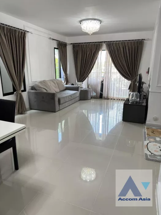 8  3 br House For Sale in Pattanakarn ,Bangkok  at Pruksa Ville 73 Patthanakan AA39184