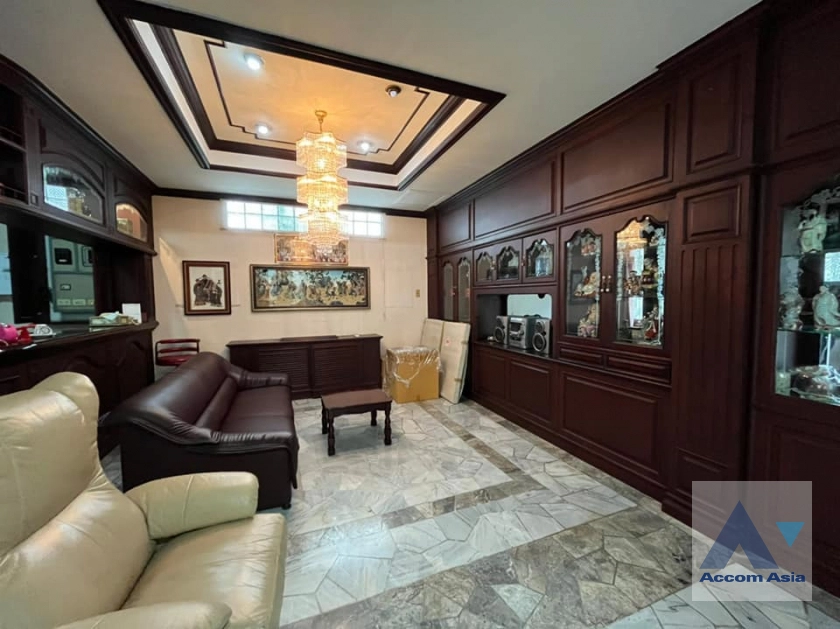  2  5 br House For Sale in charoenkrung ,Bangkok  AA39210