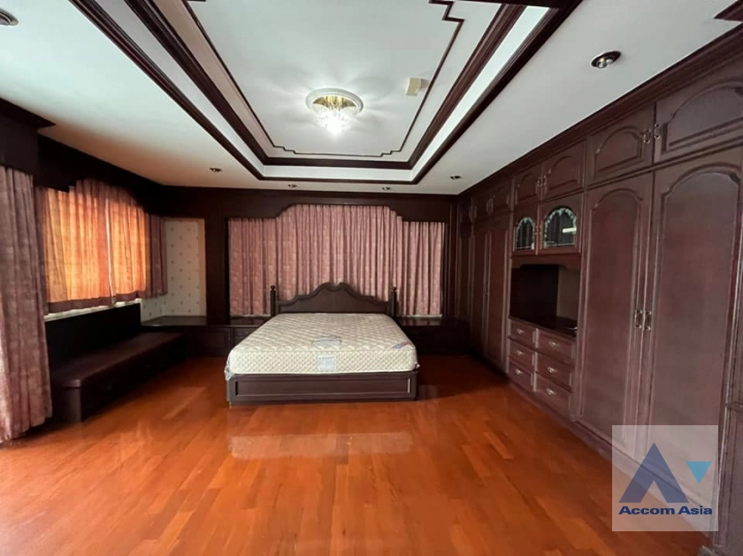 4  5 br House For Sale in charoenkrung ,Bangkok  AA39210