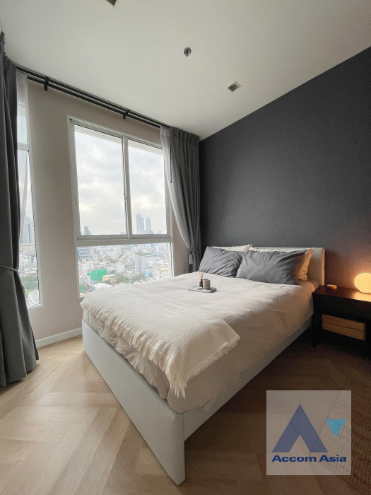  1 Bedroom  Condominium For Rent & Sale in Silom, Bangkok  near BTS Chong Nonsi (AA39284)