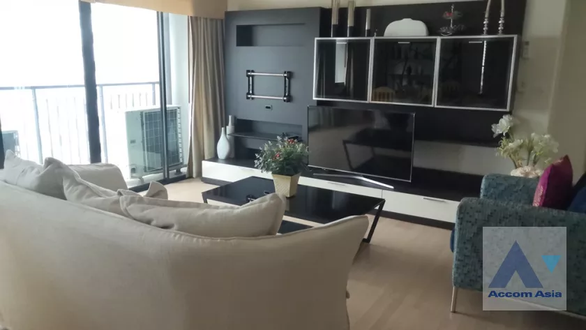 Fully Furnished |  3 Bedrooms  Condominium For Rent in Ploenchit, Bangkok  near BTS Ploenchit (AA39298)