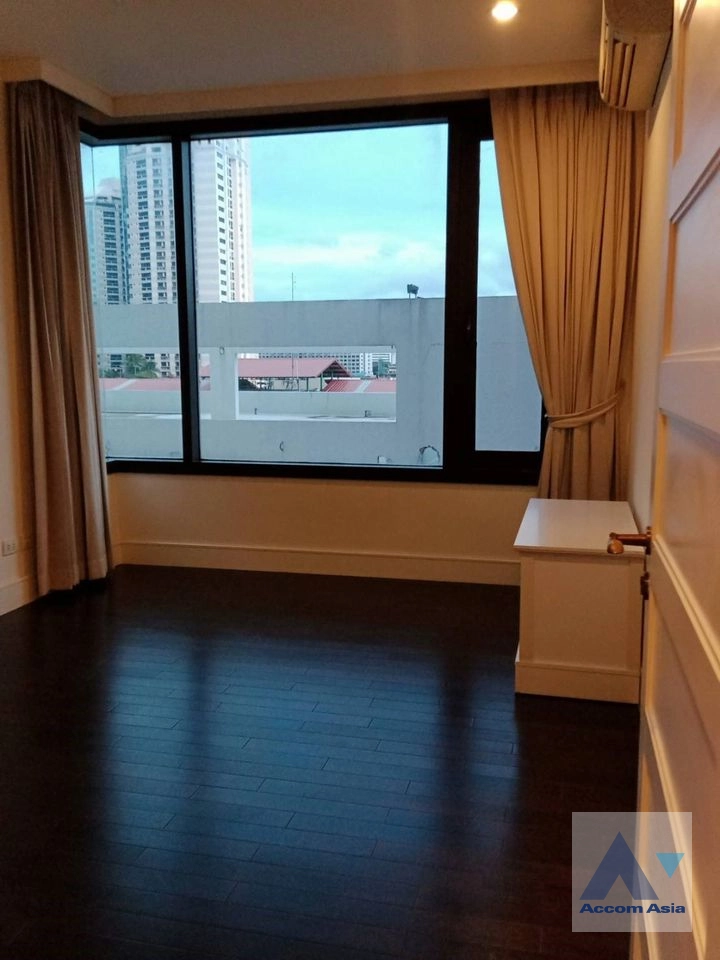 Pet friendly |  3 Bedrooms  Condominium For Sale in Sukhumvit, Bangkok  near BTS Phrom Phong (AA39304)