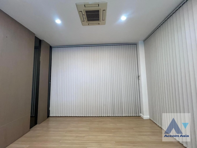 15  Shophouse For Rent in phaholyothin ,Bangkok  AA39314