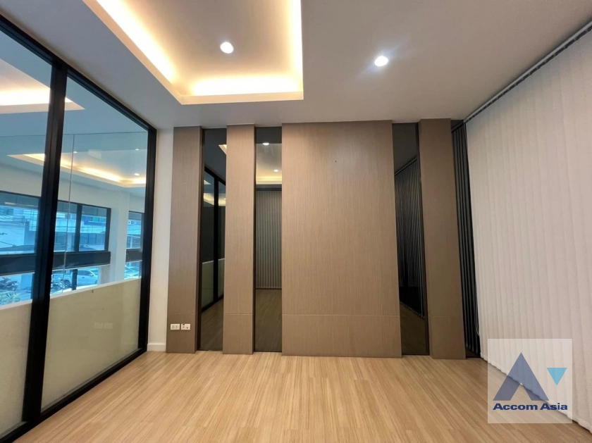 17  Shophouse For Rent in phaholyothin ,Bangkok  AA39314