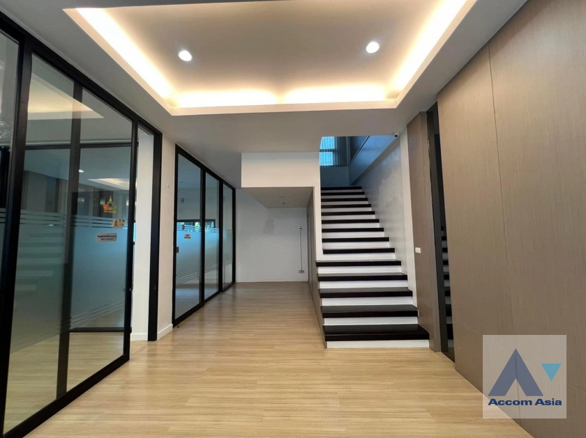 18  Shophouse For Rent in phaholyothin ,Bangkok  AA39314